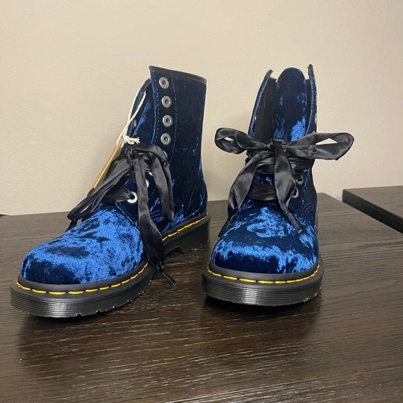 Dr. Martens 1460 Vegan Velvet 7 Women’s - Picture 2 of 11